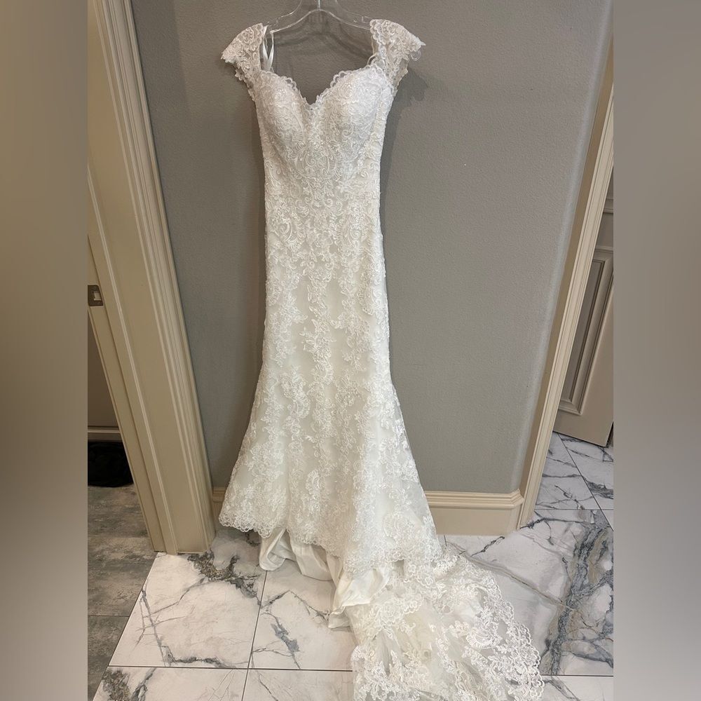 Mori Lee | 4 | Kindsry Off-Shoulder Lace Bridal Gown in Cream - Picture 3 of 14